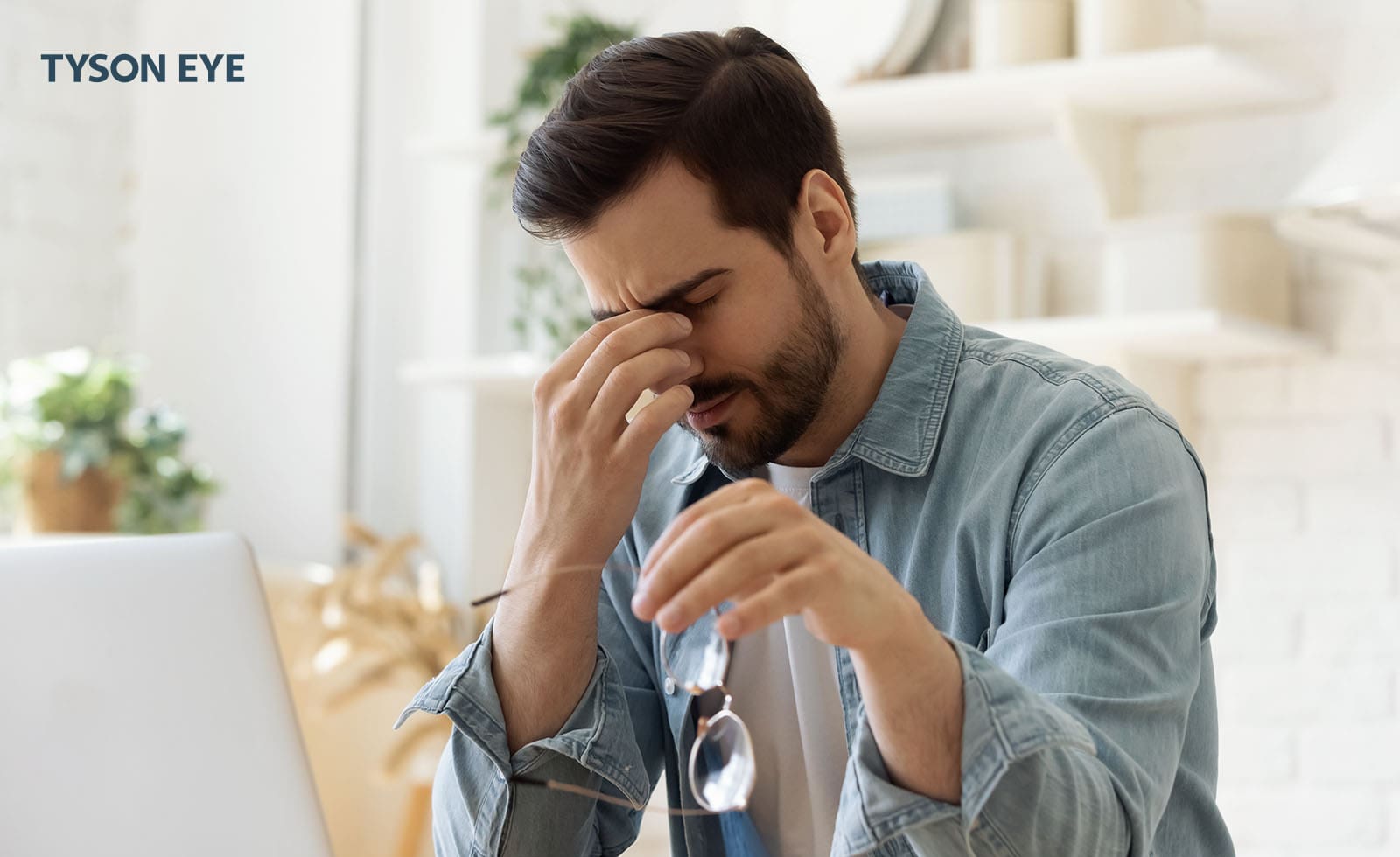 A man experiencing digital eye strain